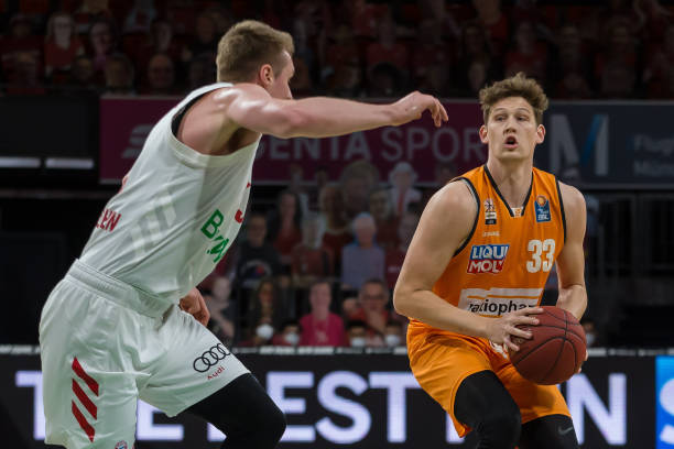 激烈比拼中 激烈比拼中